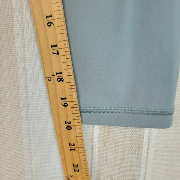 Athleta Salutation Stash Pocket 2 7/8 Tights Leggings Seafoam Green Size Small - Picture 11 of 13